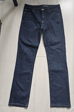 Dark wash straight legs jeans